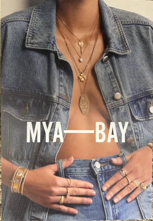 Colliers et bagues dorés Mya-Bay